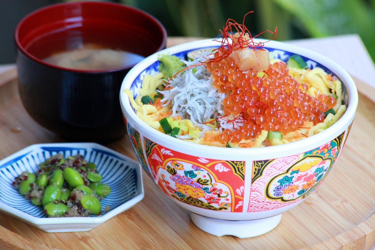 吻仔魚鮭貝丼